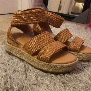 BAMBOO CAMEL PLATFORM SANDALS